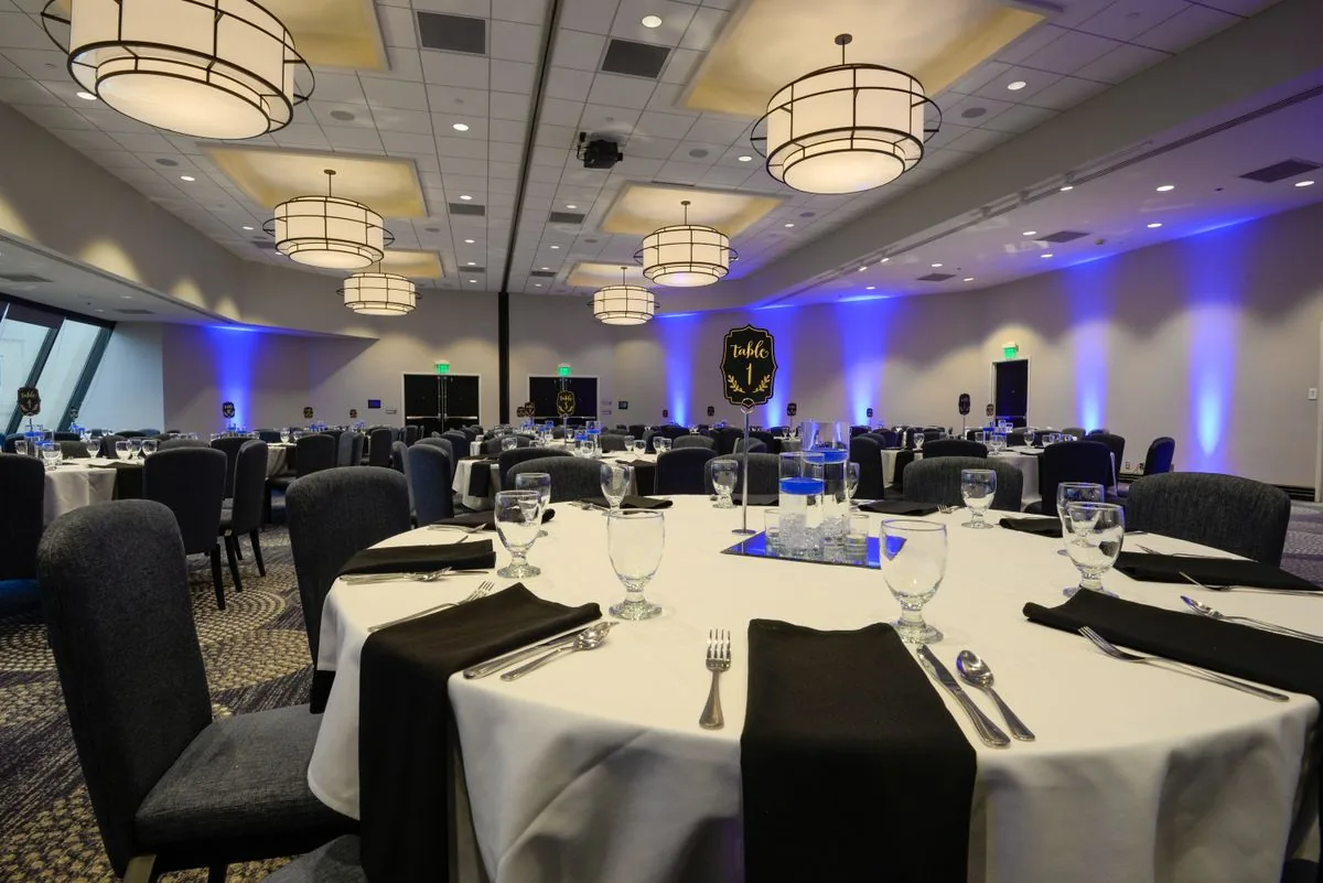 Table ronde pliable (10 places)